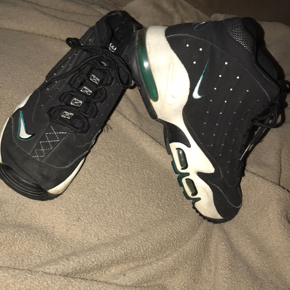 Nike Ken Griffin Size 5 1/2Y
